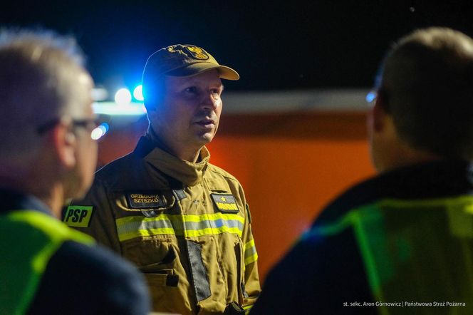  Kawle. Pożar zakładu przetwórstwa drobiowego. 120 strażaków walczy z żywiołem w czwartek, 14 sierpnia. Jeden z nich zaginął [ZDJĘCIA]