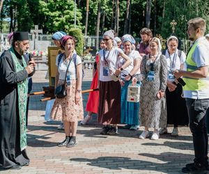 Pątnicy zmierzają „Prawosławnej Częstochowy” w małej wsi w woj. lubelskim