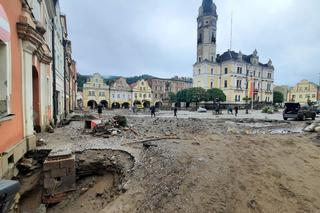 Najpierw trzeba ratować ludzi, potem zabytki