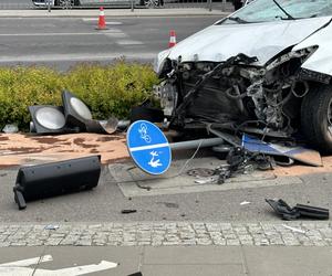 Przeleciał kilkadziesiąt metrów. W stanie krytycznym trafił do szpitala. Przerażające okoliczności potrącenia na Targówku