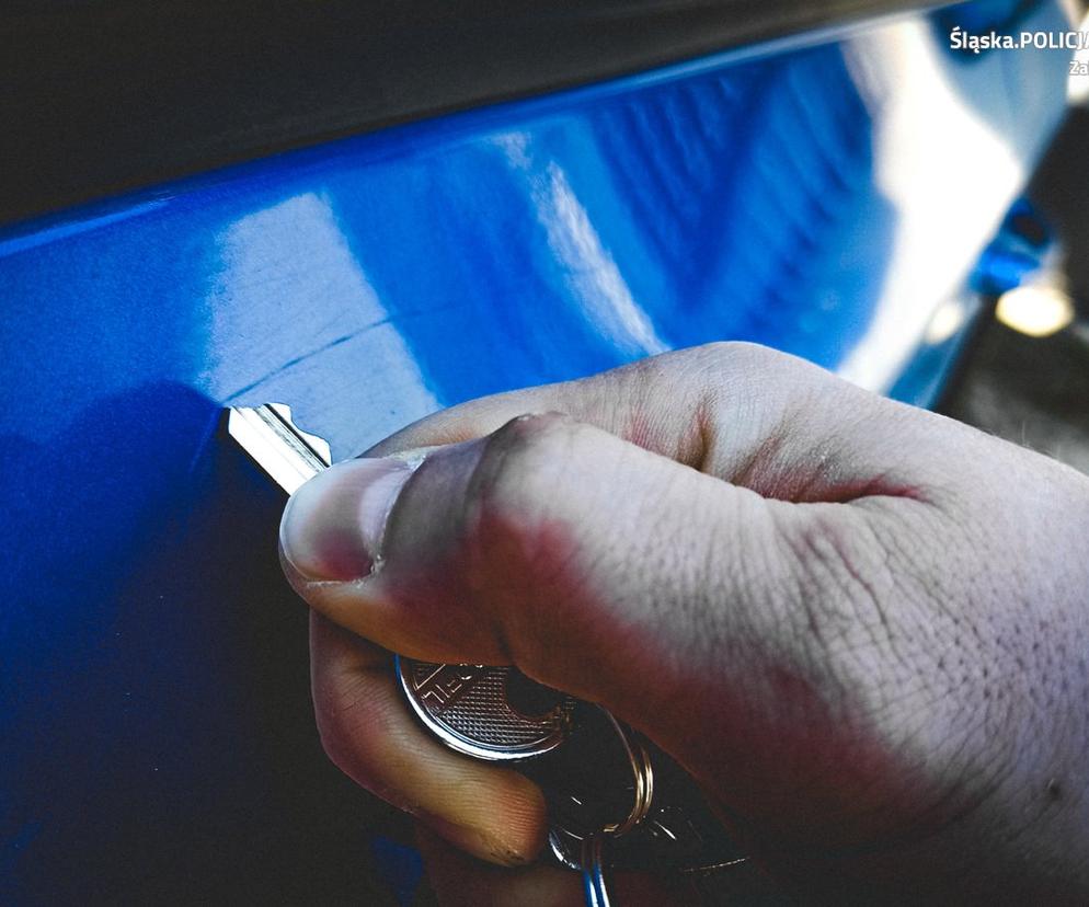 Zabrze: 23-latek o artystycznej duszy rysował na autach kreski pękiem swoich kluczy