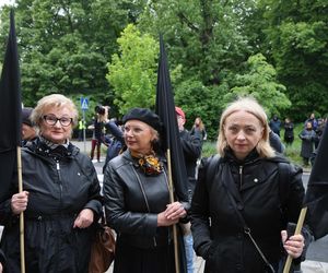   Razem przeciw przemocy. Medycy protestują w Warszawie