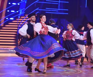 Taniec z Gwiazdami 16 - ćwierćfinał. Historyczna nowość w programie: kujawiaki, oberki, polonezy! [Relacja na żywo]
