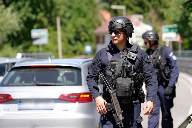 Nowy komunikat policji po obławie w Starej Wsi. Tak odpowiadają na zarzuty
