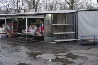 Giełda kwiatowa na Drodze Dębińskiej