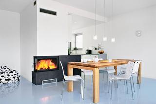 posadzka żywiczna w salonie i jadalni