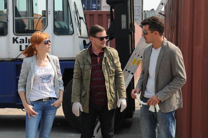 Komisarz Alex 4 sezon odcinek 40 (odc. 1). Michał Orlicz (Antoni Pawlicki), Lucyna (Magdalena Walach), Ryszard Puchała (Ireneusz Czop)