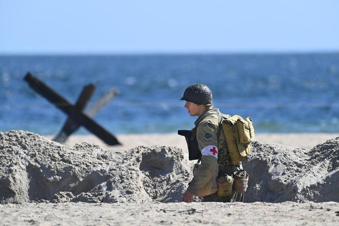 Turyści usłyszeli strzały, a czołgi wjechały na plaże. Zobaczcie zdjęcia z finałowej inscenizacji „Lądowanie na plaży”!