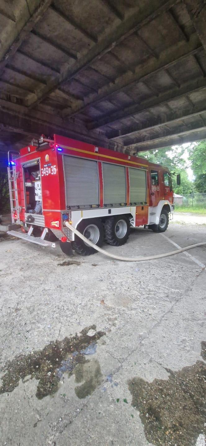 Na niebie widoczne były kłęby dymu. W Bielsko-Białej paliły się wraki samochodów