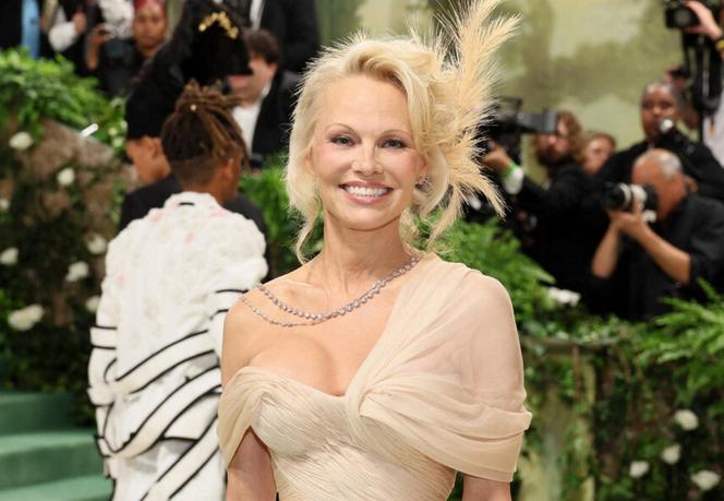 Pamela Anderson bez makijażu na Met Gali