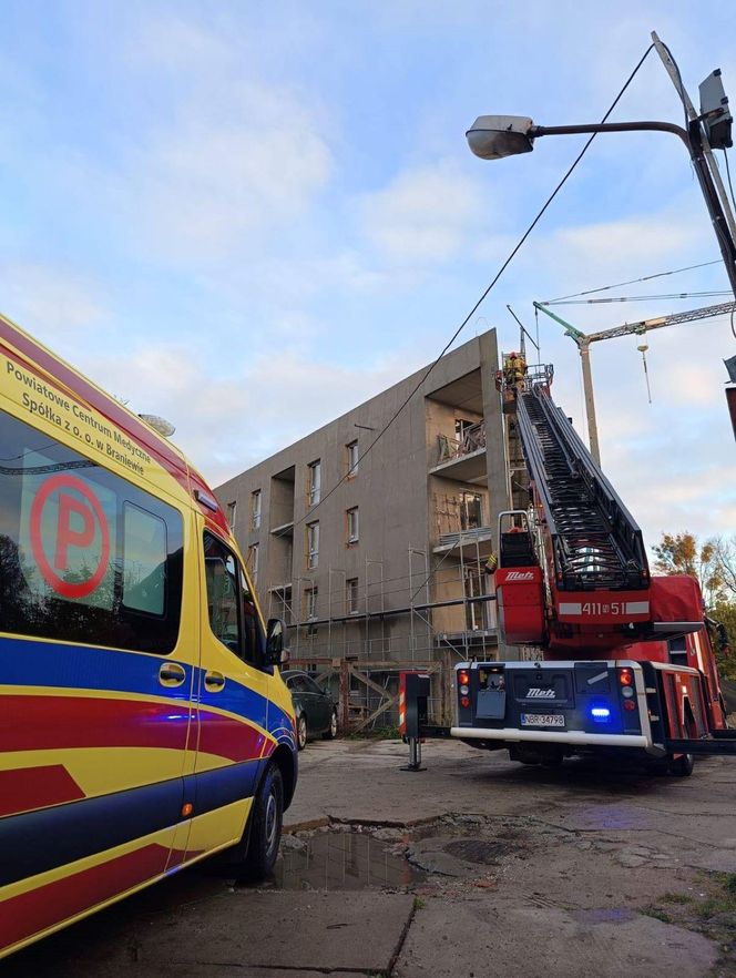 Tajemnicza śmierć na budowie. Ciało mężczyzny między rusztowaniem a ścianą