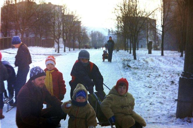 Rodzinny album Bajerów. W tle dawne Starachowice