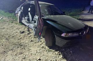 Wypadł z drogi, huknął w drzewo. Pasażer z bmw ranny. Dramat pod Wyszkowem