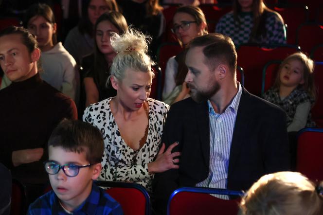 Na Wspólnej odc. 3366. Emil (Piotr Ligienza), Paweł (Grzegorz Kwiecień), Beata (Katarzyna Ptasińska)