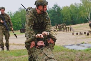 Wojek i Książulo testują wojskowe jedzenie