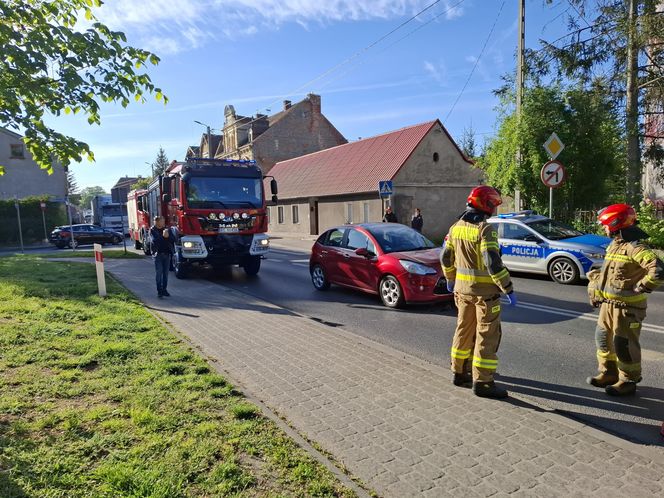 Wypadek we Wschowie. Samochód osobowy potrącil 17-letnią pieszą
