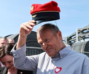 Donald Tusk w Męcinie. Premier odwiedził budowę największego tunelu kolejowego w Polsce