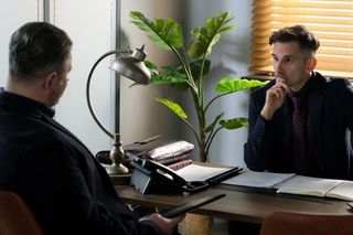 M jak miłość odc. 1852. Kamil Gryc (Marcin Bosak), klient kancelarii - Jabłoński (Marcin Piętowski),