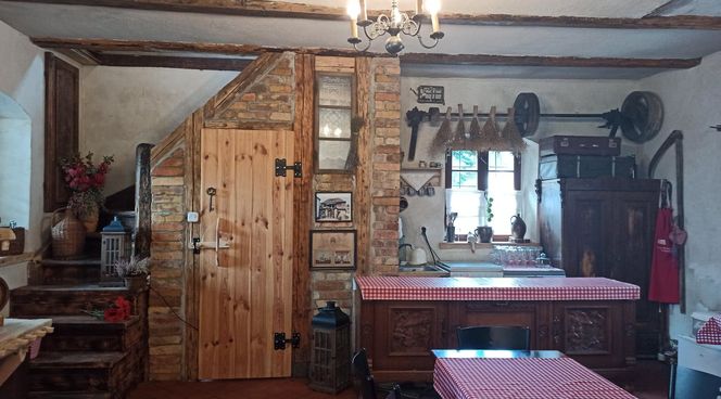 Działoszyn 168 Kuźnia Działoszyn. Budynek powstał w pierwszej połowie XIX w na zrębach nieco  starszej budowli