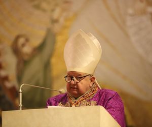 Kard. Stanisław Dziwisz: Jako „pielgrzymi nadziei” wyruszamy dziś w drogę z pragnieniem odnowienia naszego serca