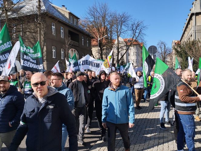 Górnicy protestowali pod ministerstwem przemysłu w Katowicach przeciwko likwidacji KWK Bielszowice