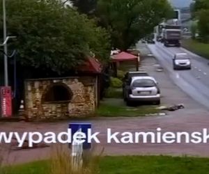 Pas od tira uderzył kobietę prosto w głowę. Wszystko widać na nagraniu