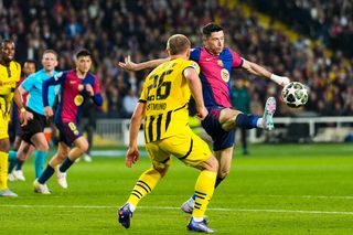 FC Barcelona - Borussia Dortmund: SKRÓT MECZU. Duma Katalonii gromi Borussię, dwa gole Roberta Lewandowskiego [WYNIK, SKŁADY]
