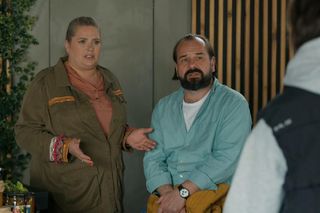 Barwy szczęścia, odcinek 3242. Aldona (Elżbieta Romanowska), Borys (Jakub Wieczorek), Romeo (Jacek Tyszkiewicz)