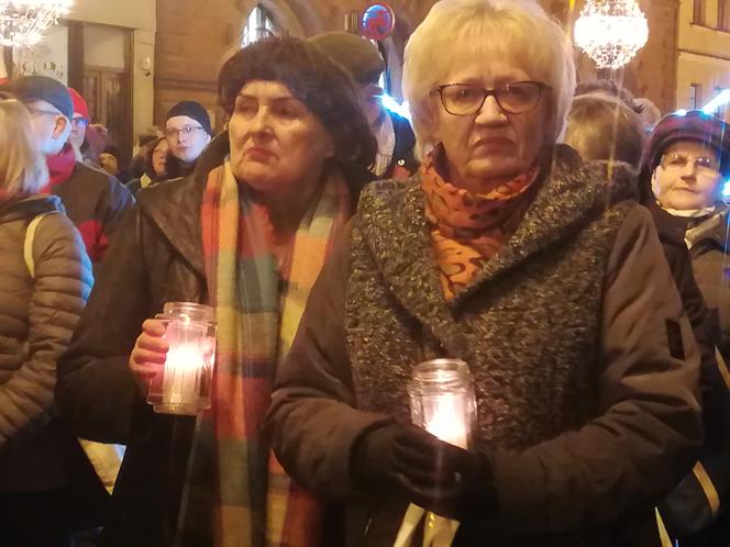 Manifestacja w obronie sądownictwa na Rynku Staromiejskim w Toruniu