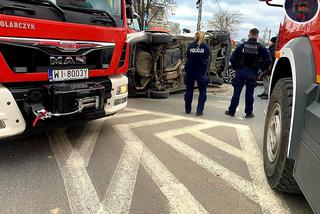 Fatalny wypadek w Pruszkowie. BMW roztrzaskane, ford na boku