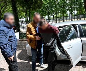 2,5 letnia dziewczynka zmarła w wyniku poparzeń i skrajnego odwodnienia. Rodzice zastępczy usłyszeli zarzuty