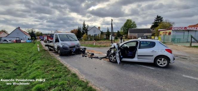 Wypadek na łuku drogi niedaleko Sławy. Dwie osoby poszkodowane