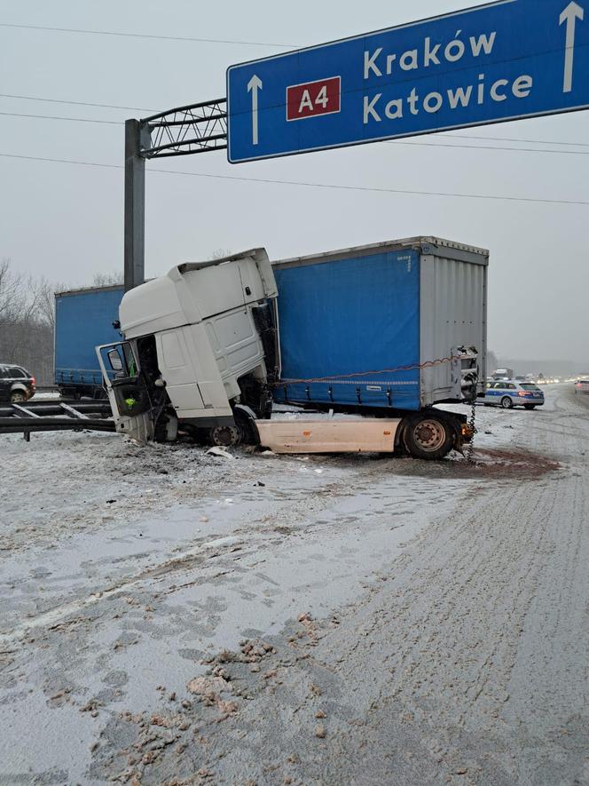 Wypadek na autostradzie A4. Tir złożył się jak scyzoryk! Zablokowany przejazd do Katowic i Gliwic