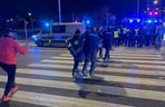 Warszawa. Ostatnie Pokolenie zablokowało Wisłostradę pod mostem Gdańskim. Aktywistów zabrała policja [ZDJĘCIA].