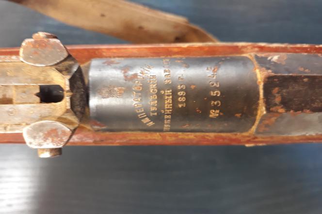 Broń z przełomu XIX i XX wieku znaleziono podczas remontu domu 