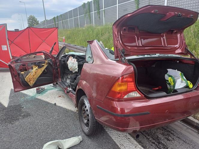 Wypadek śmiertelny na autostradzie A4 pod Tarnowem. Osobówka zderzyła się z autobusem