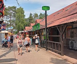 Zalew w Sielpi cieszy się dużą popularnością. Działa sezonowy sklep Żabka