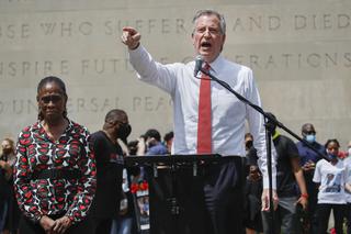Burmistrz NYC opóźnia zwolnienia. 22 tysiące pracowników odetchnęło z ulgą