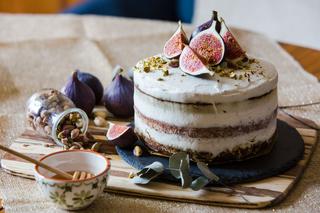 Nagi tort na Walentynki w 15 minut - pychota z figami, daktylami i pistacjami