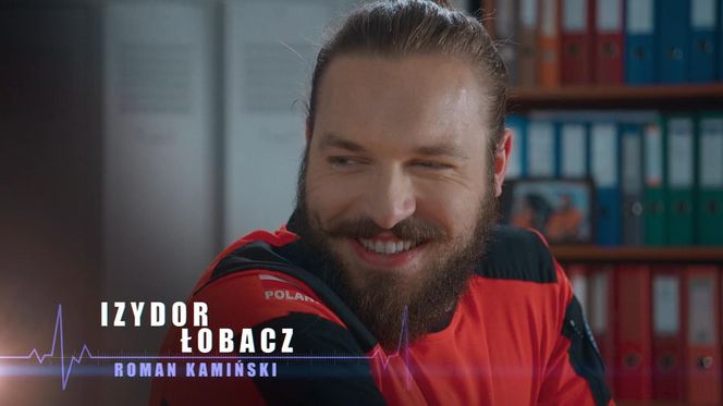 Nowa czołówka Na sygnale od 733 odcinka. Romek Kamiński (Izydor Łobacz)