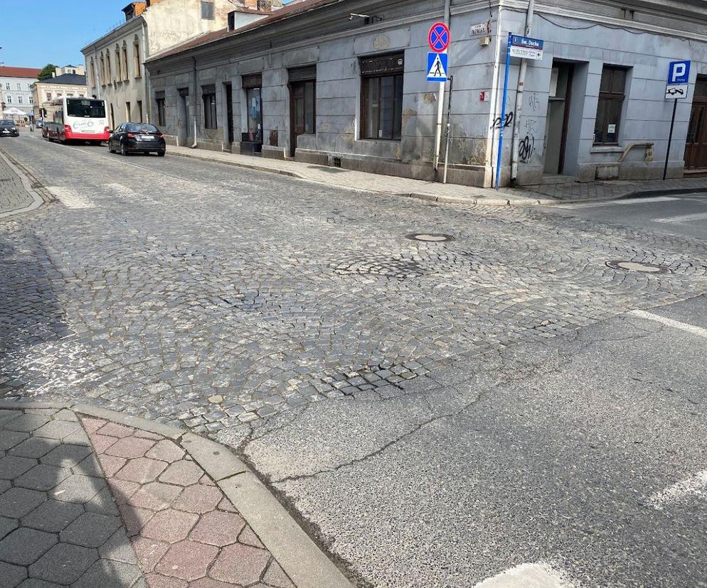 To ucieszy kierowców.  Zamiast kostki brukowej będzie asfalt
