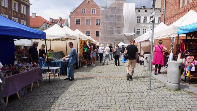 Dni Olsztyna 2025. Dziesiątki wystawców i setki olsztynian na Jarmarku Jakubowym