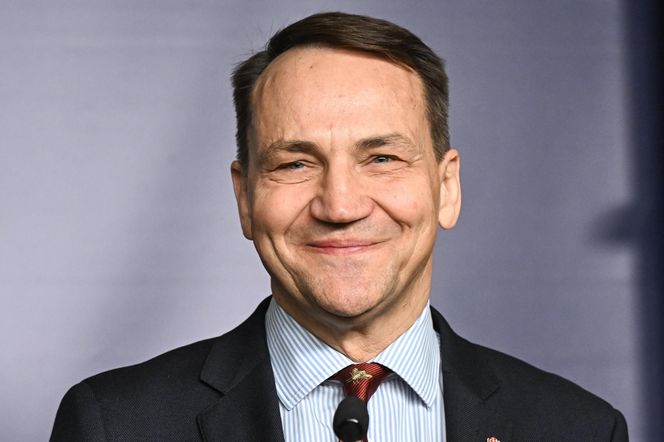 Tak naprawdę mieszka Radosław Sikorski z żoną. Sąsiedzi mówią o nich jedno