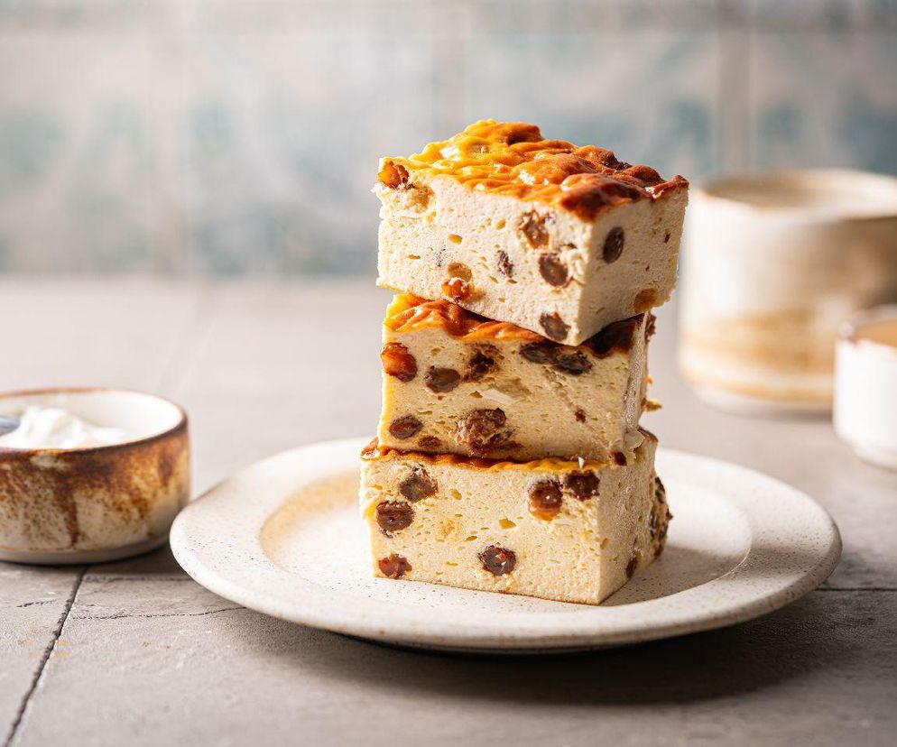 Biorę twaróg i kaszę mannę. Ta słodka zapiekanka to mój hit na śniadanie i nie tylko 