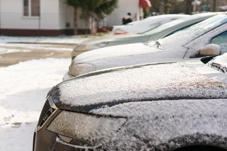 Zamarza ci zamek w samochodzie? Wypróbuj te metody, a zapomnisz o tym problemie