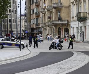 Co oni wyprawiają na Placu Pięciu Rogów?! Nowy plac a już...