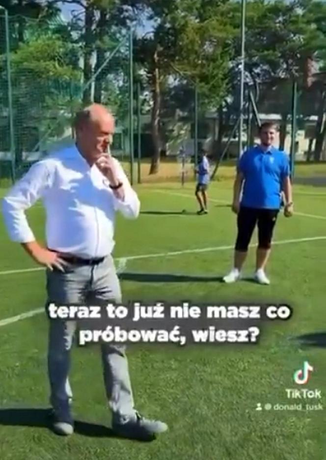  Filmik z Tuskiem trafił do sieci! Donald Tusk zaskoczył dzieci i ministra sportu