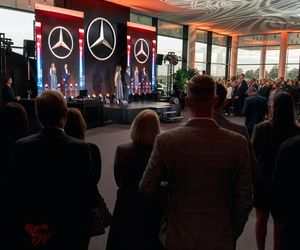 Przyszłość motoryzacji w zasięgu ręki – najnowocześniejszy salon Duda-Cars pod Lesznem już otwarty!