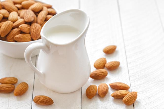 Mleko migdałowe - właściwości odżywcze i zastosowanie