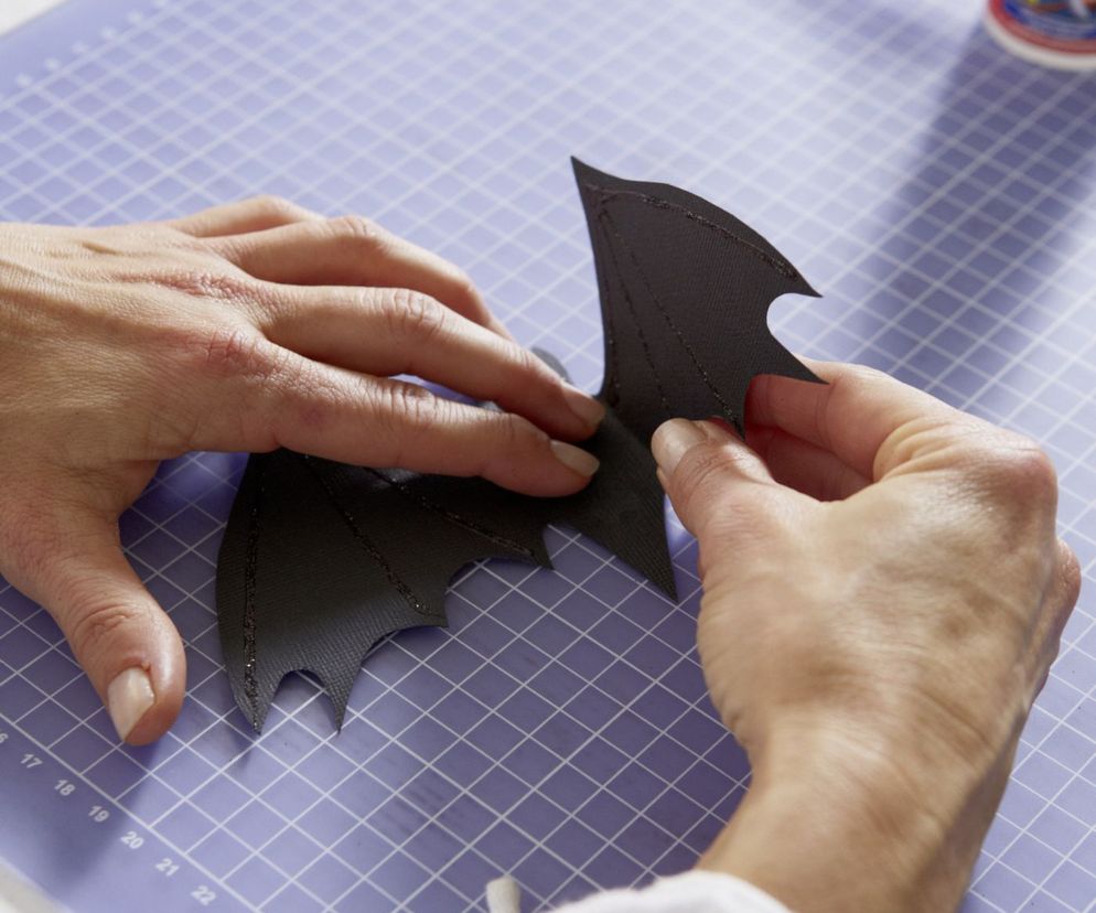 Nietoperze DIY na Halloween: prosty sposób na mroczną dekorację krok po kroku
